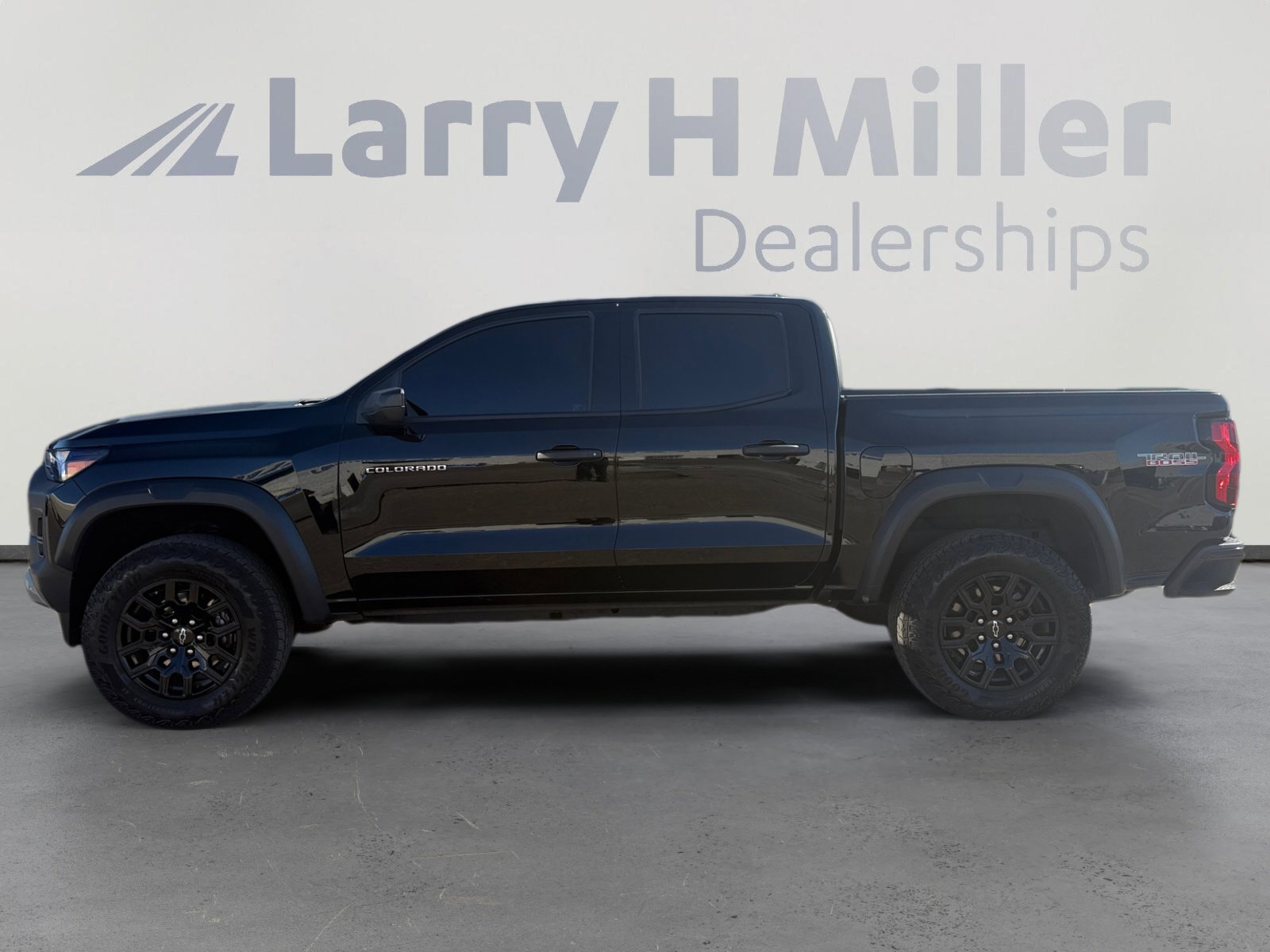 Used 2024 Chevrolet Colorado Trail Boss image 2