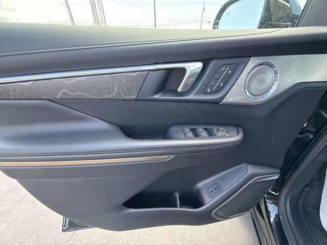 Used 2025 Buick Enclave Avenir image 23