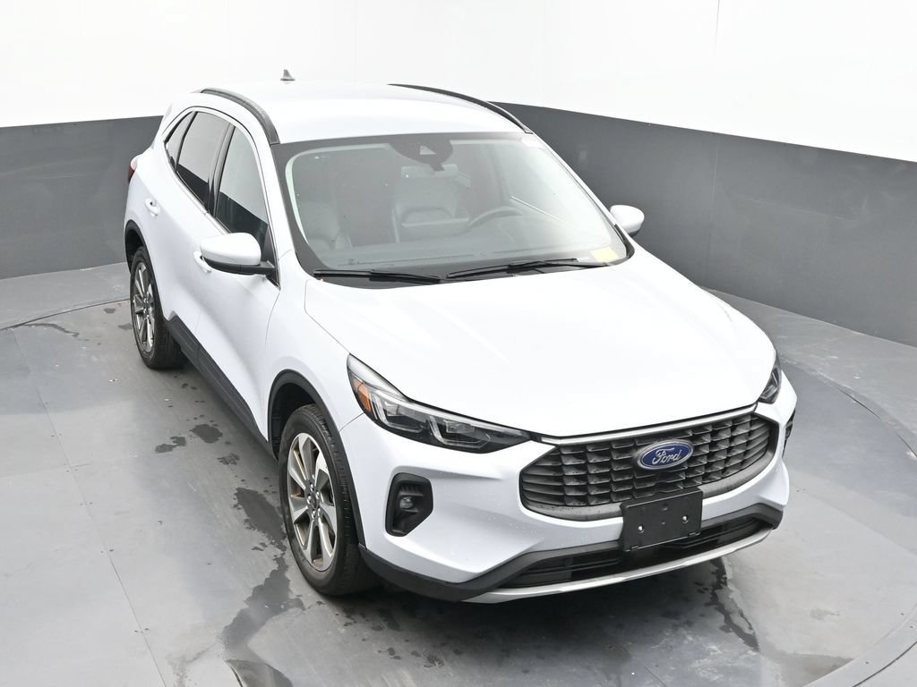 Used 2025 Ford Escape Platinum AWD/4WD image 16