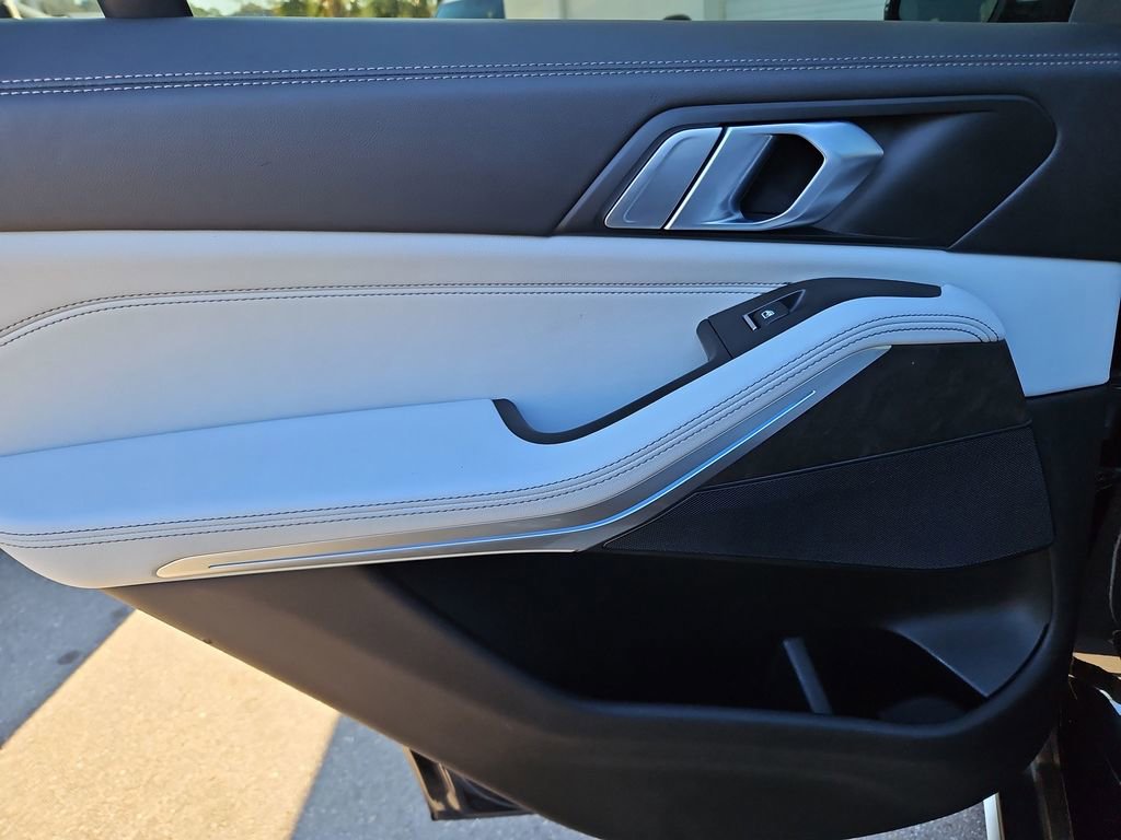 Used 2024 BMW X5 sDrive40i w/ Parking Assistance Package image 32