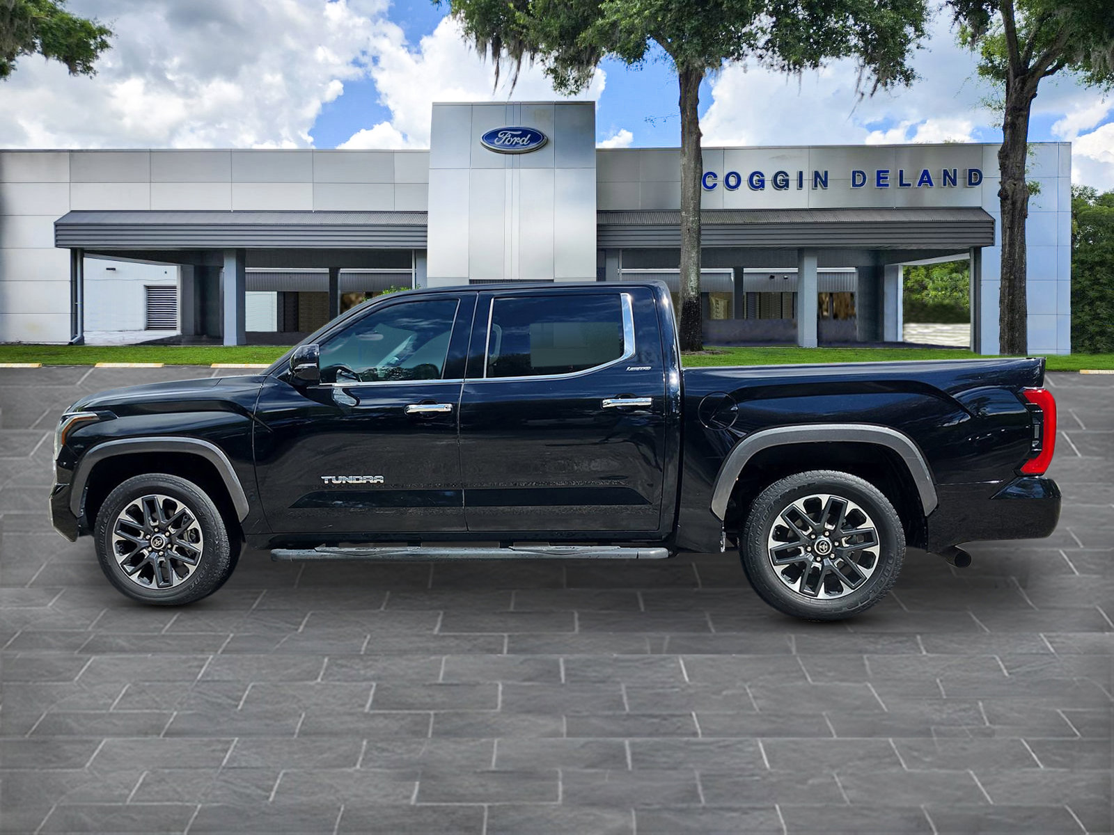 Used 2023 Toyota Tundra Limited image 2