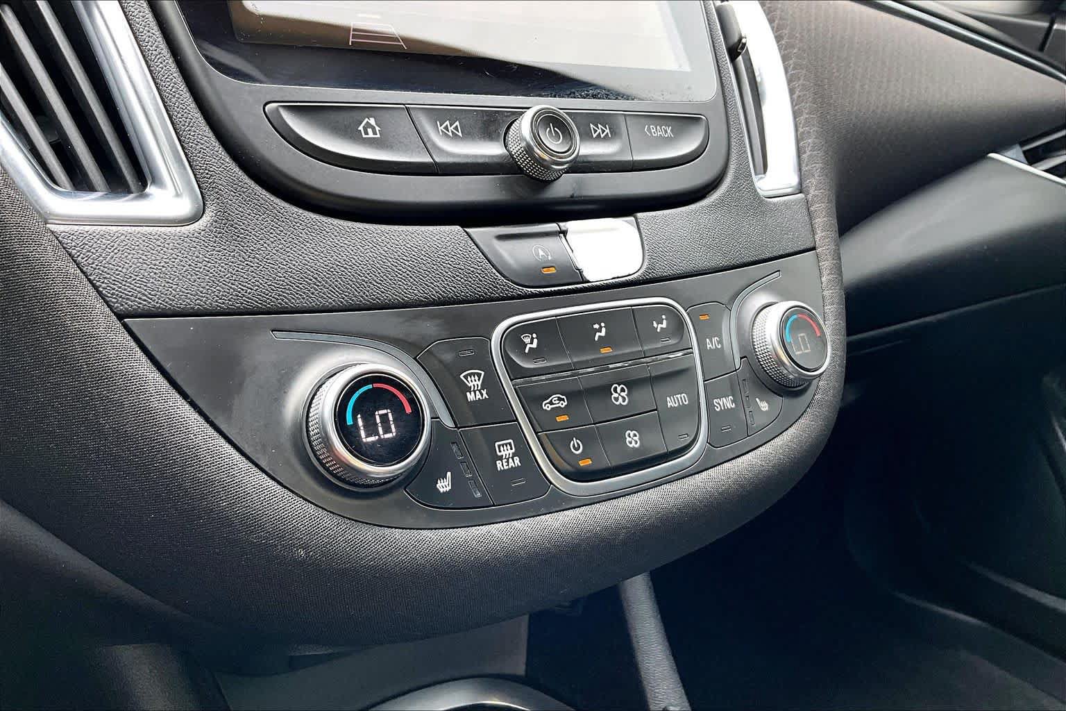 Used 2020 Chevrolet Malibu LT FWD image 32
