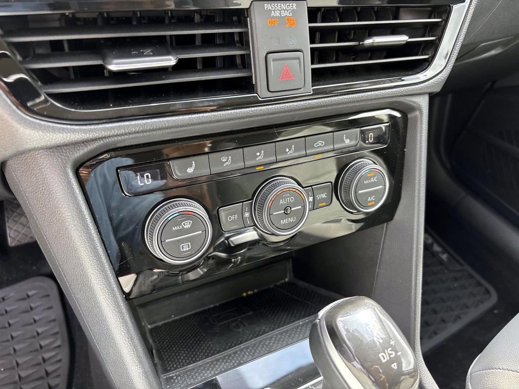 Used 2024 Volkswagen Taos SE image 22