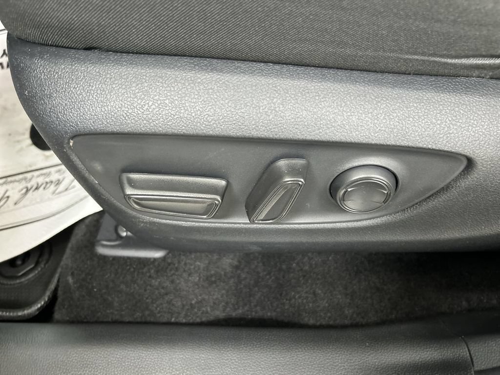 Used 2024 Toyota RAV4 XLE AWD/4WD image 10