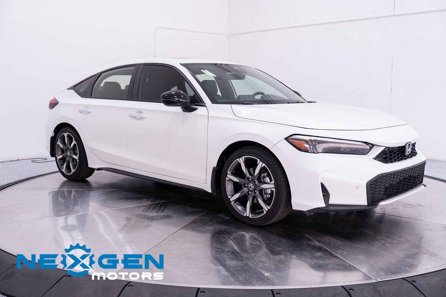 Used 2025 Honda Civic Sport Touring image 1