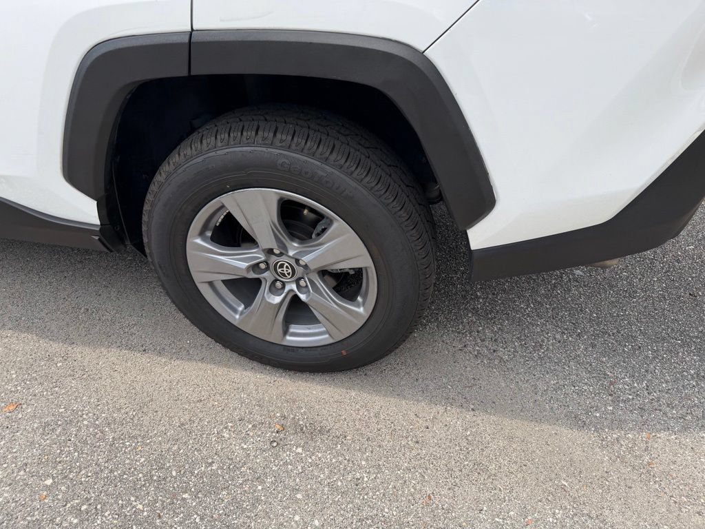 Used 2022 Toyota RAV4 XLE w/ Convenience Package FWD image 8