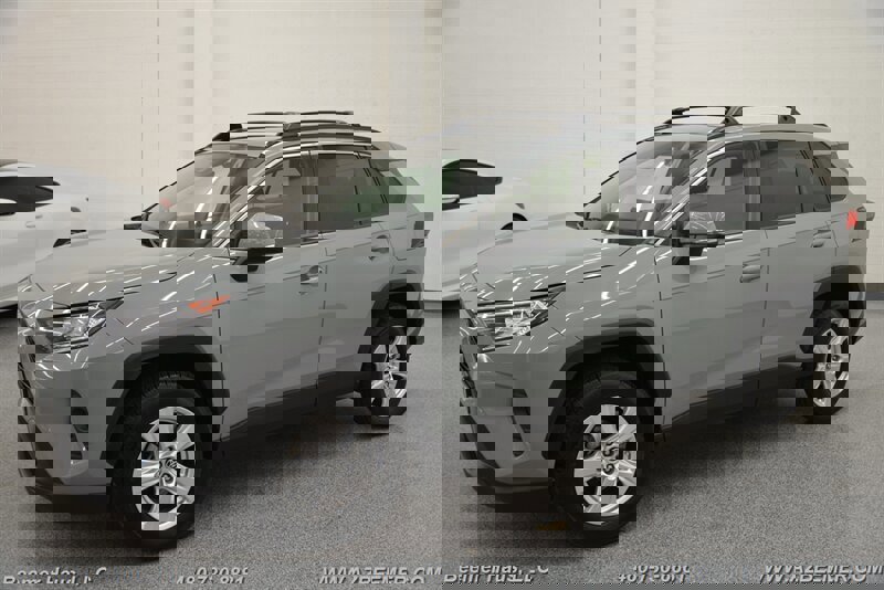 Used 2019 Toyota RAV4 XLE w/ Convenience Package image 3