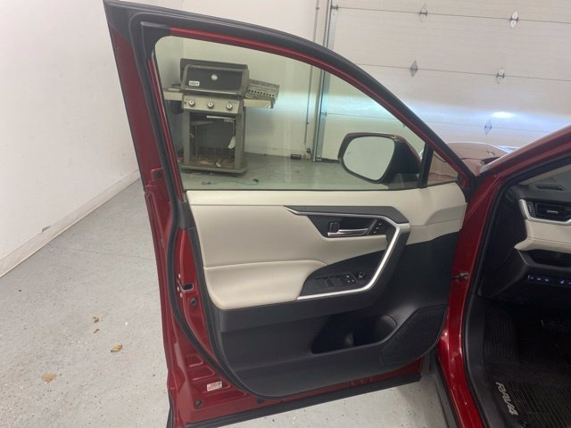 Used 2019 Toyota RAV4 XLE Premium w/ Cold Weather Package AWD/4WD image 27
