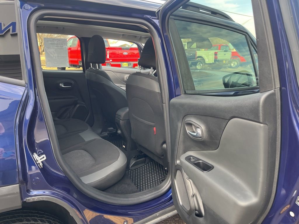 Used 2020 Jeep Renegade Trailhawk w/ Cold Weather Group AWD/4WD image 28
