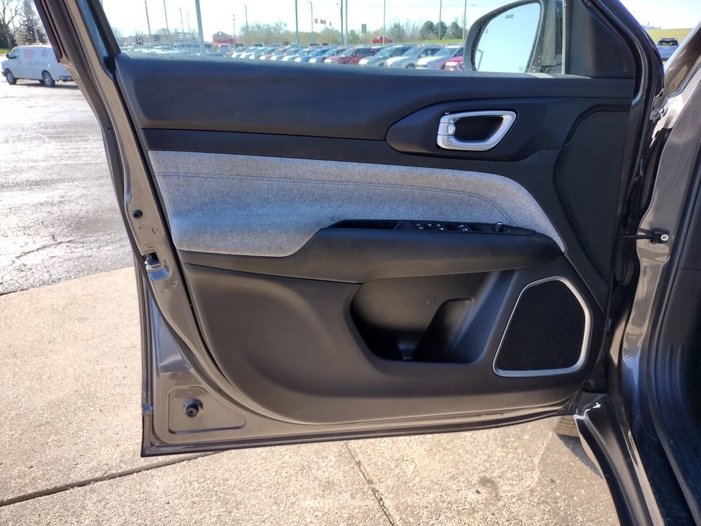 Used 2022 Jeep Compass Latitude w/ Convenience Group image 9