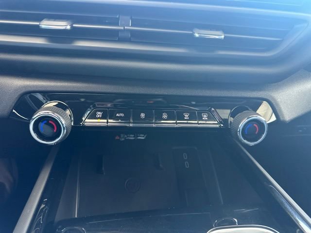 Used 2026 Chevrolet Silverado EV LT AWD/4WD image 36