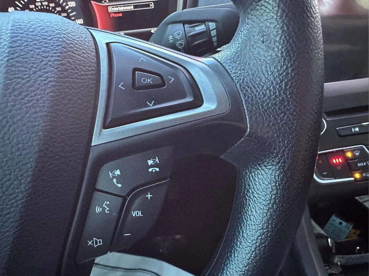 Used 2017 Ford Fusion SE w/ Fusion SE Technology Package image 23