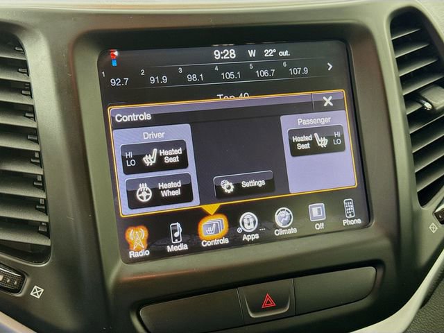 Used 2016 Jeep Cherokee Trailhawk w/ Cold Weather Group image 19