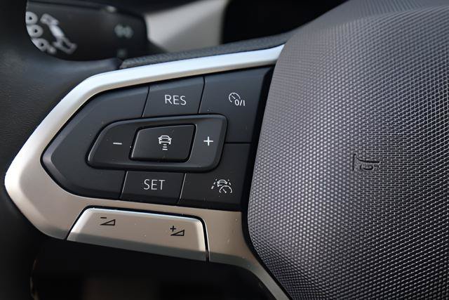Certified 2024 Volkswagen Taos SE w/ Panoramic Sunroof Package FWD image 23