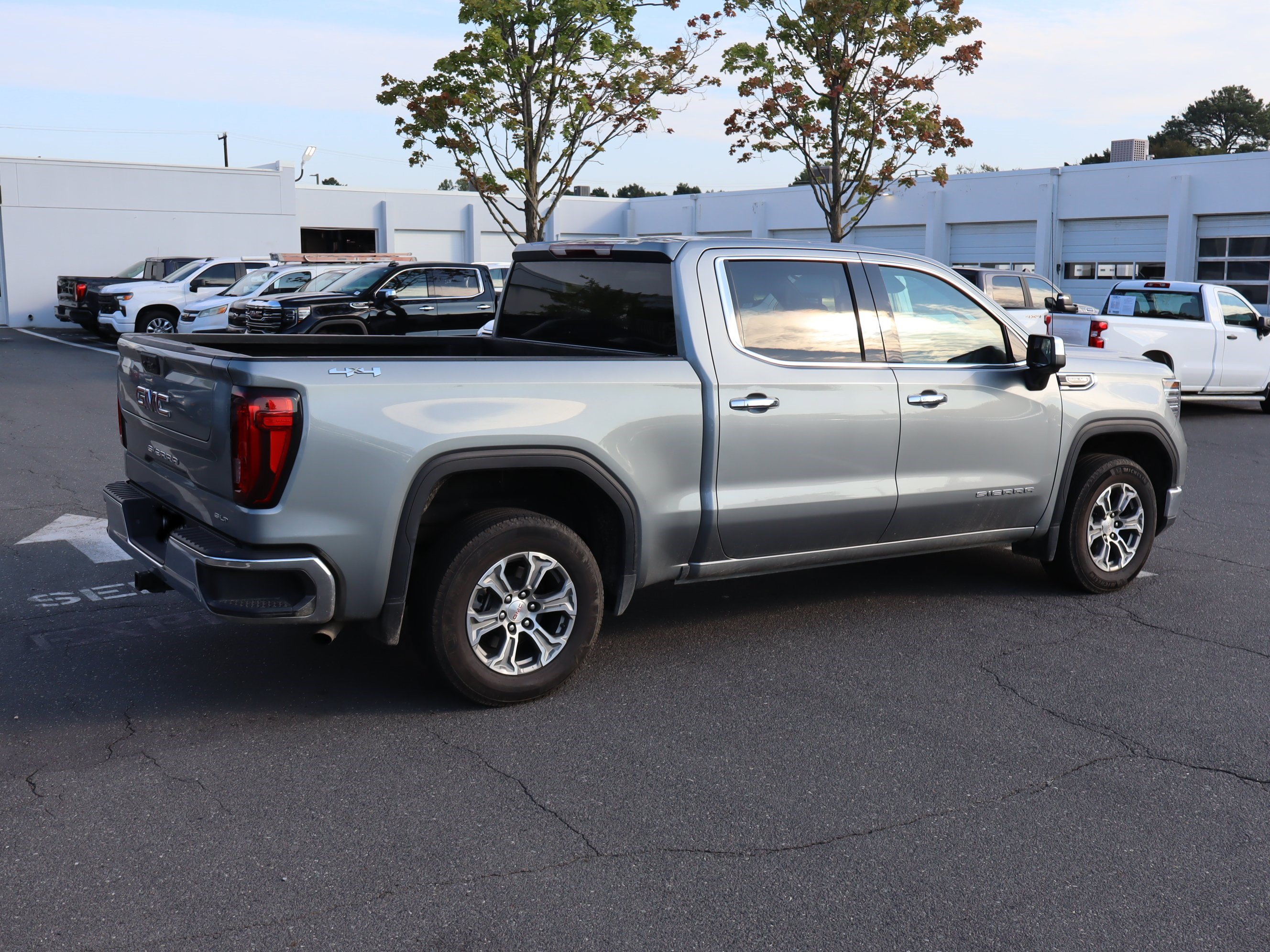 Used 2025 GMC Sierra 1500 SLT AWD/4WD image 21