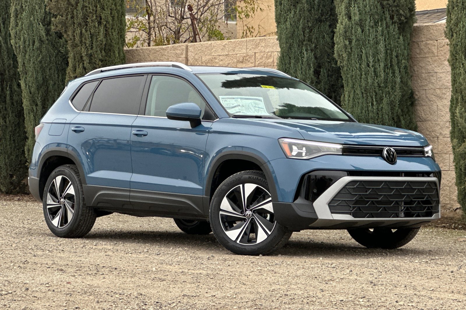 New 2026 Volkswagen Taos SE image 2