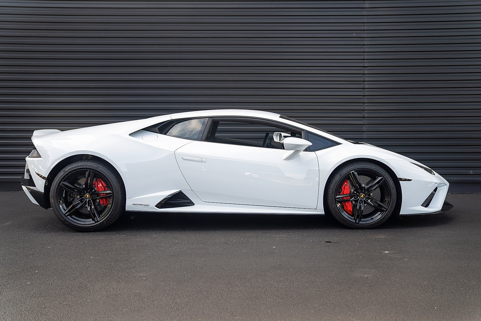 Used 2022 Lamborghini Huracan EVO RWD image 24