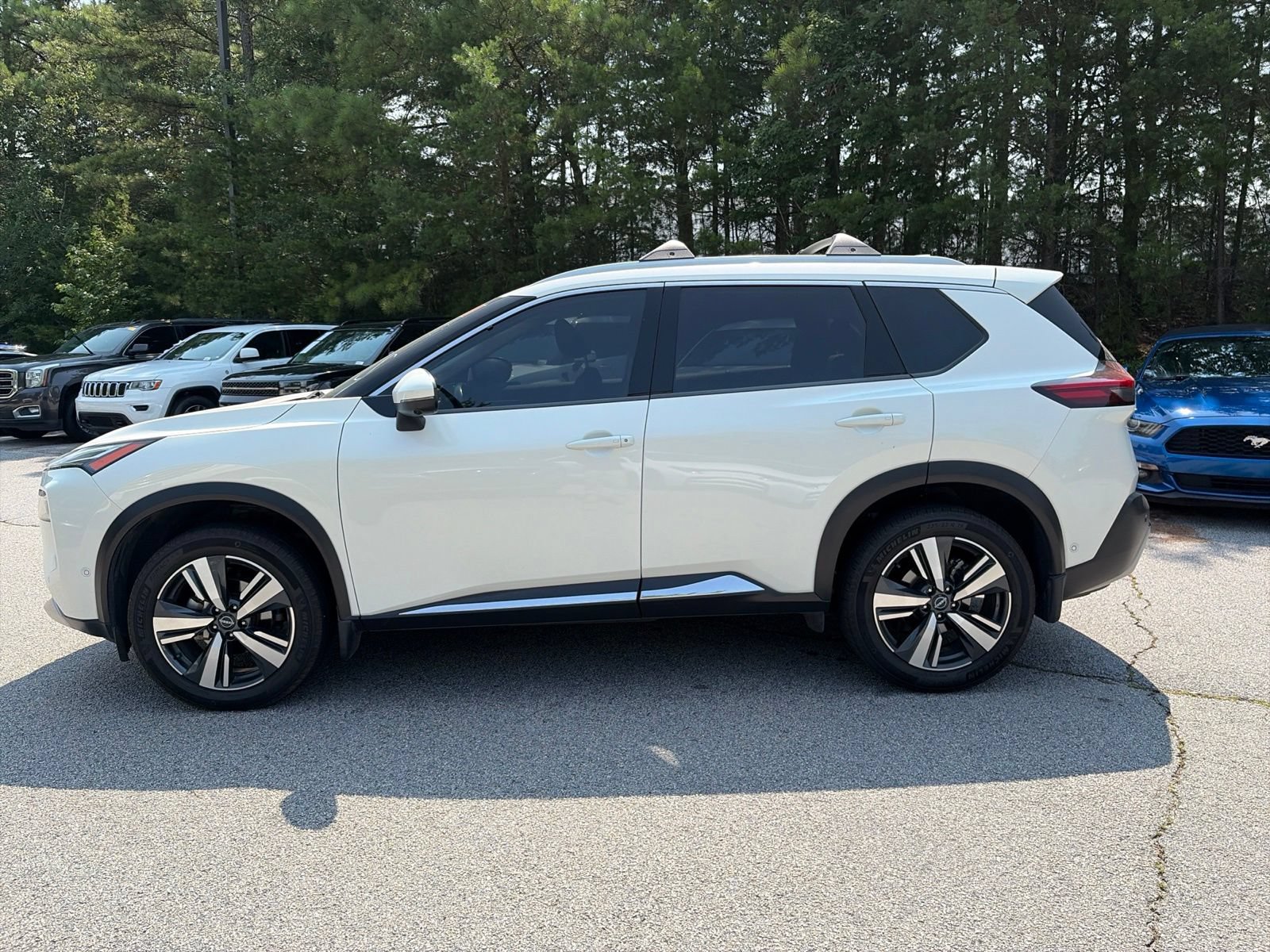 Used 2022 Nissan Rogue Platinum w/ Head-Up Display Package FWD image 3