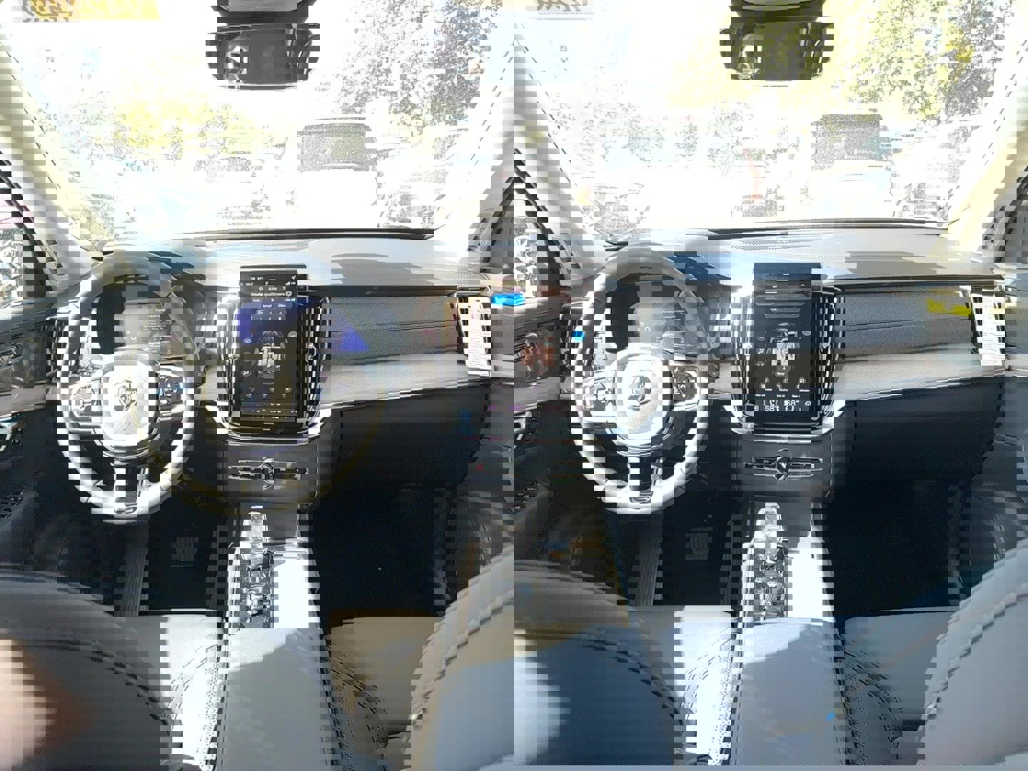 New 2026 Volvo XC90 B5 Plus w/ Protection Package image 15