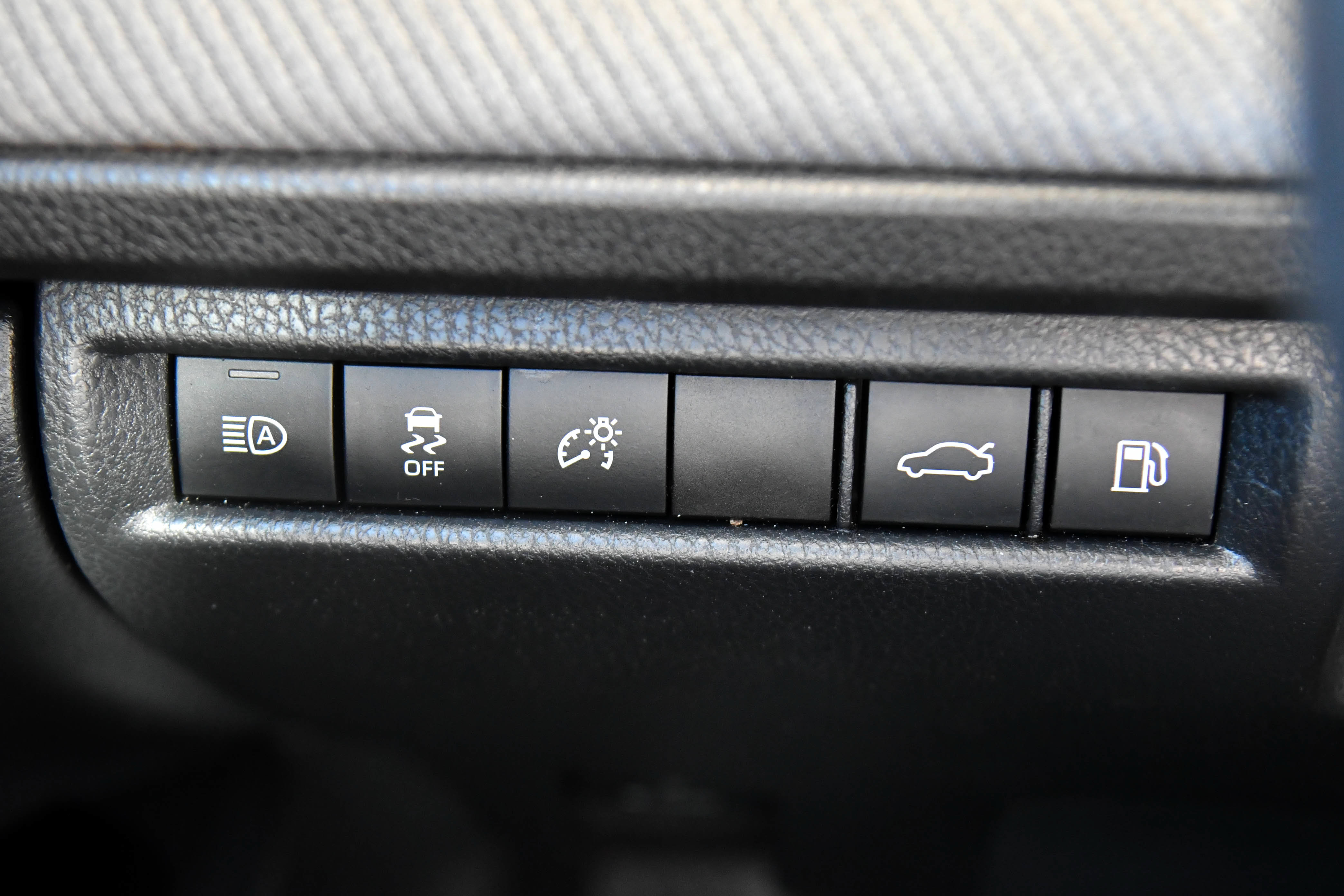 Used 2025 Toyota Camry SE w/ Convenience Package FWD image 35