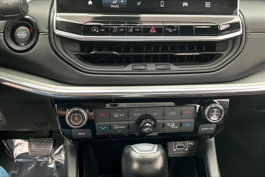 Used 2023 Jeep Compass Limited image 24