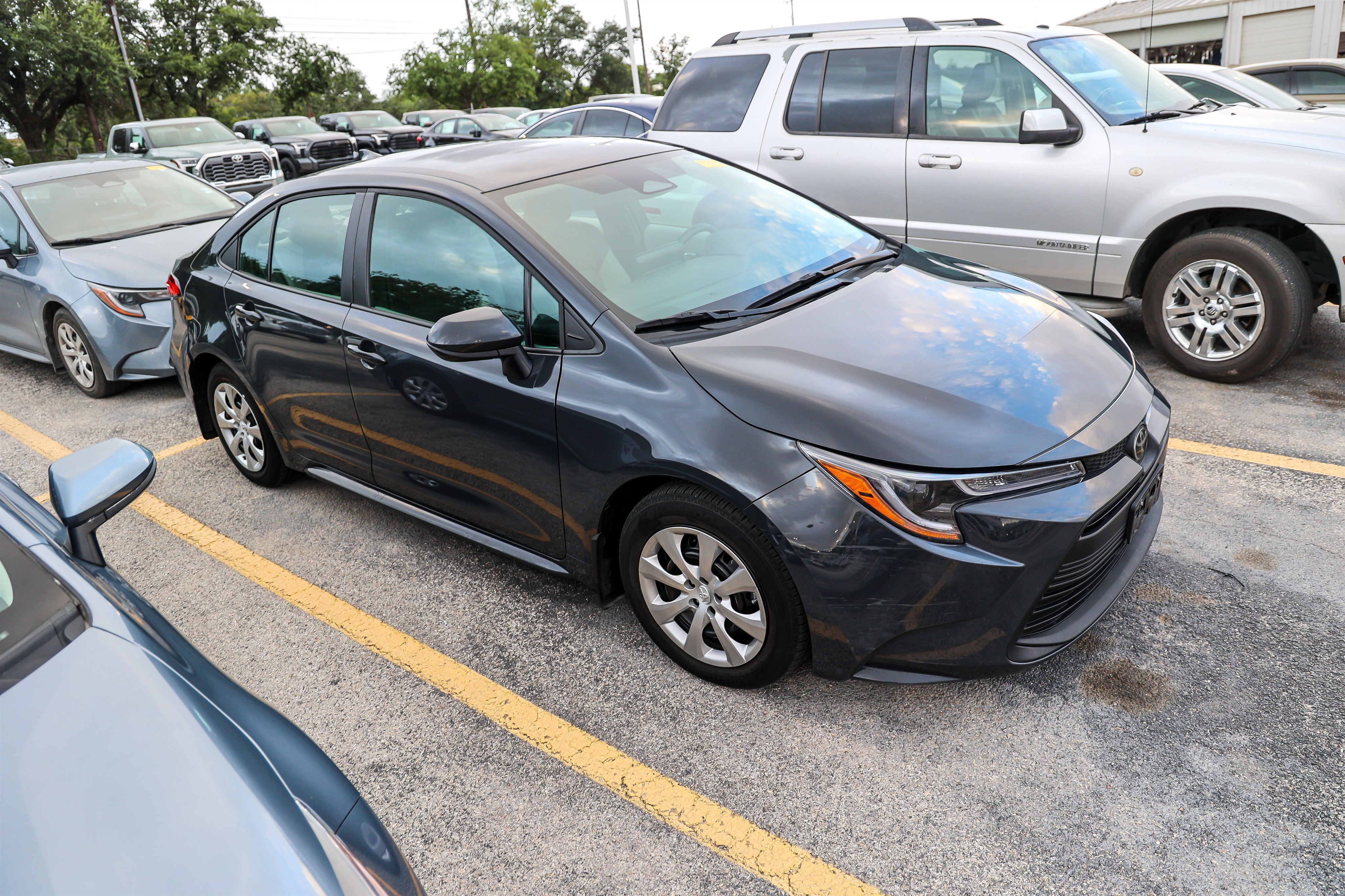 Used 2026 Toyota Corolla LE FWD image 7