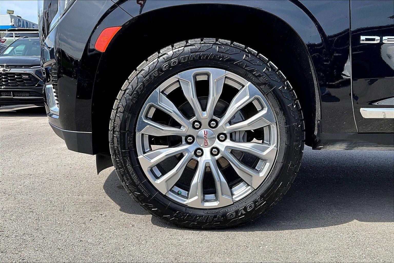 Used 2022 GMC Yukon XL Denali AWD/4WD image 8