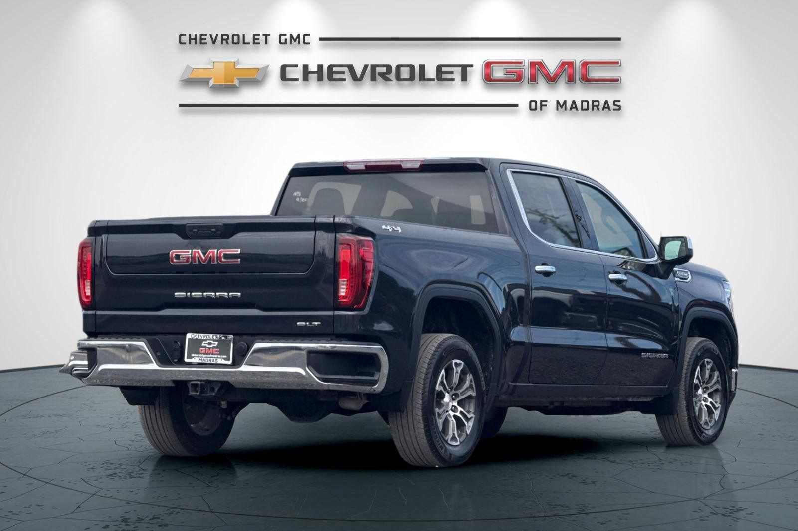 Used 2025 GMC Sierra 1500 SLT AWD/4WD image 3