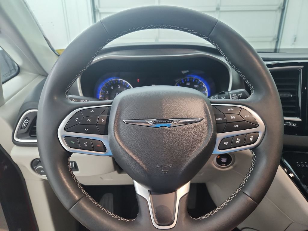 Used 2024 Chrysler Pacifica Touring-L FWD image 25