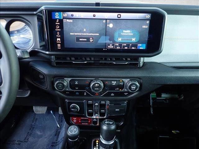 Used 2024 Jeep Wrangler Unlimited AWD/4WD image 15