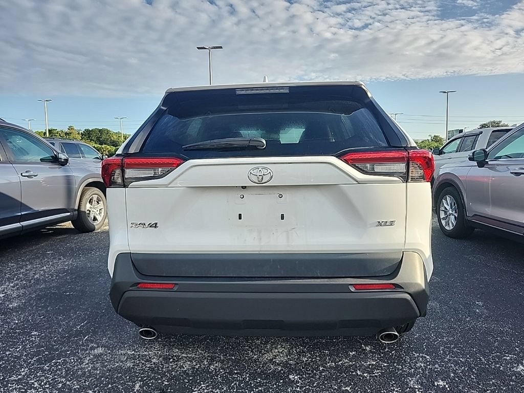 Used 2024 Toyota RAV4 XLE FWD image 3