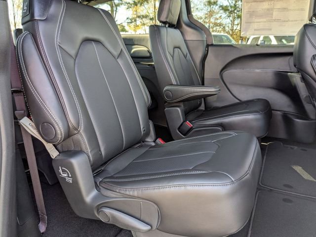 New 2026 Chrysler Pacifica Select w/ S Appearance Package FWD image 33