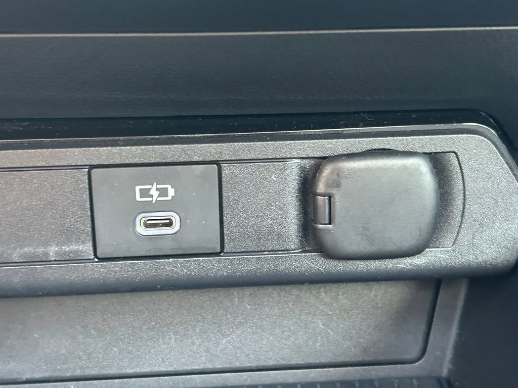 Used 2024 Toyota Prius XLE FWD image 29