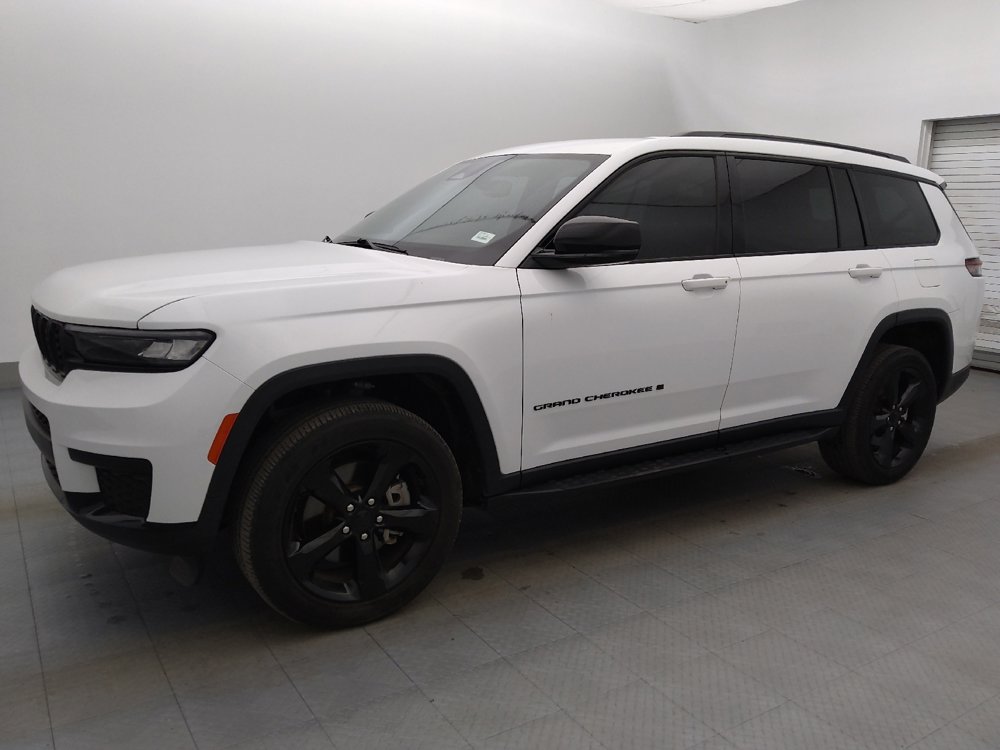 Used 2023 Jeep Grand Cherokee L Laredo image 2