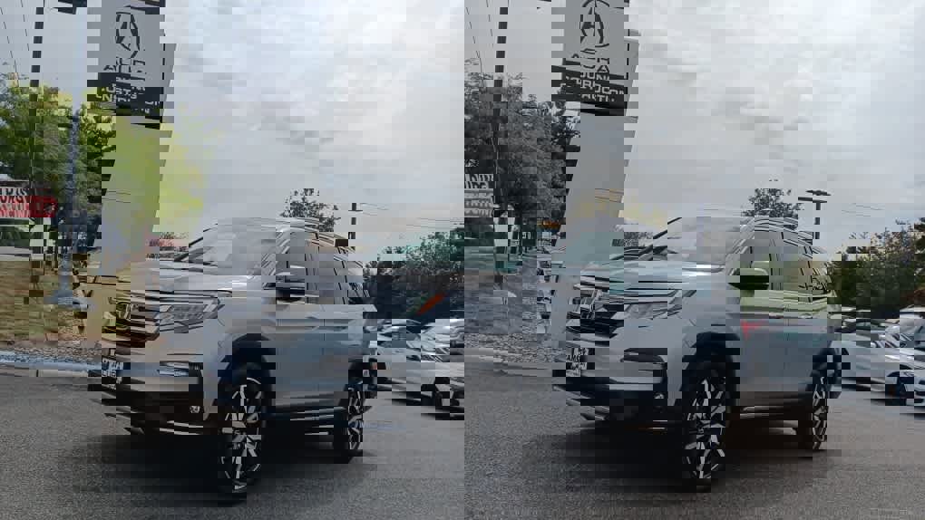 Used 2022 Honda Pilot Touring image 1