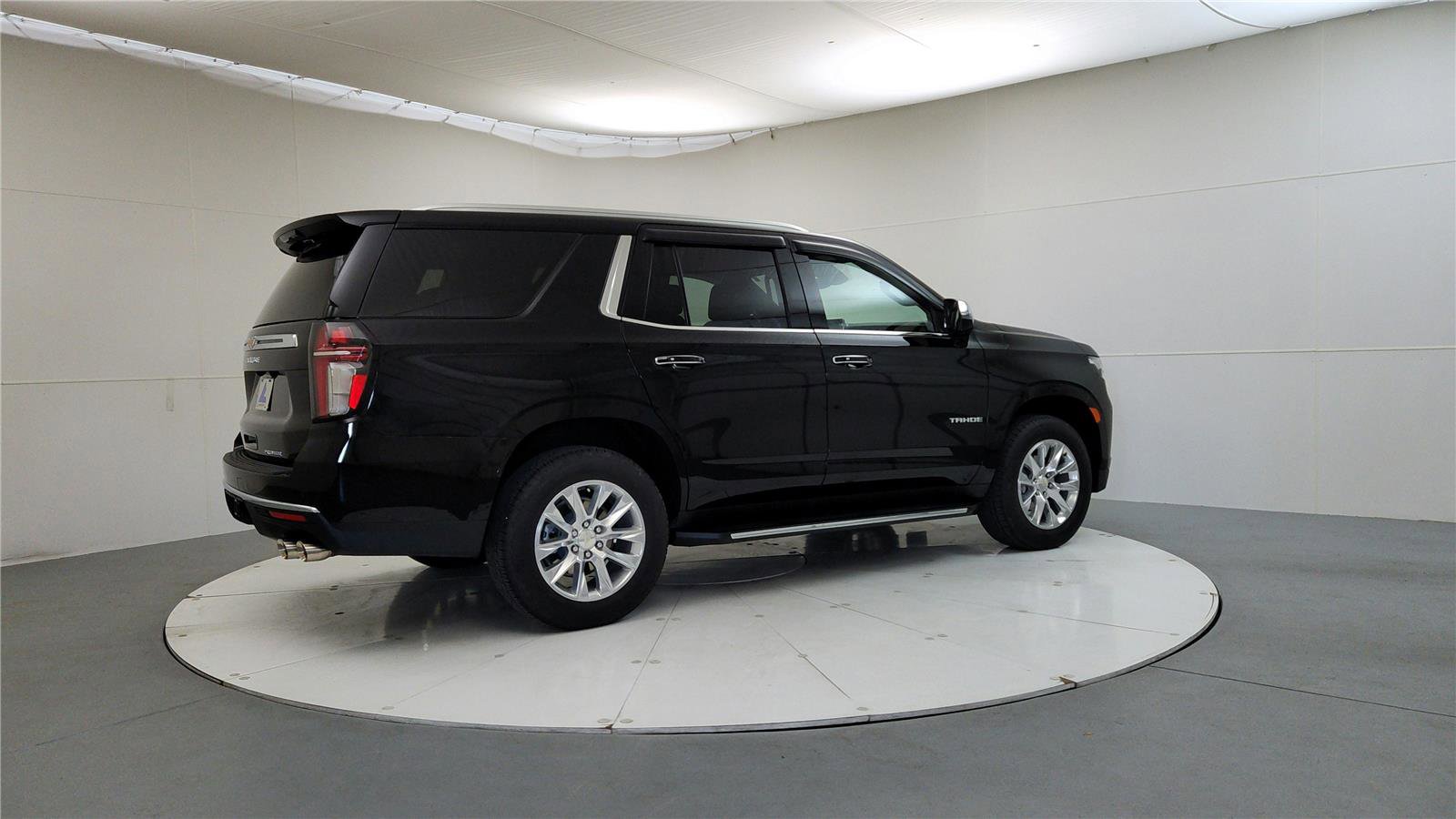 Used 2024 Chevrolet Tahoe Premier AWD/4WD image 7