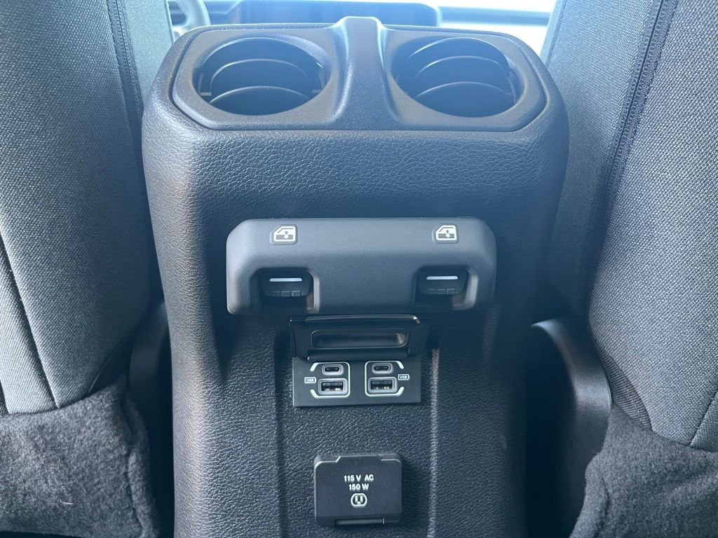 Used 2025 Jeep Wrangler Unlimited Sahara AWD/4WD image 29