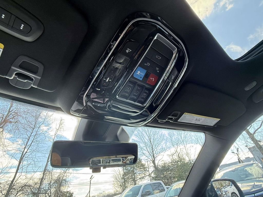 Used 2023 Jeep Grand Cherokee Overland w/ Luxury Tech Group IV image 26