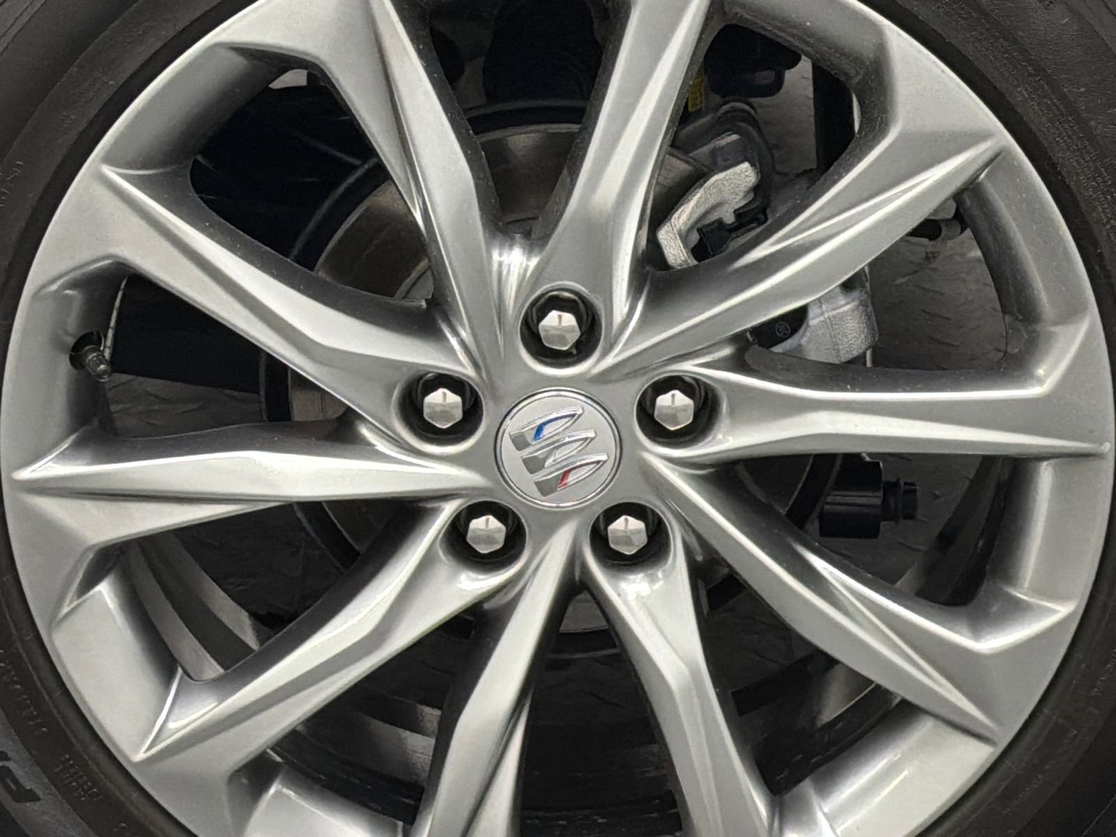 Used 2025 Buick Encore GX Avenir w/ Avenir Technology Package image 5