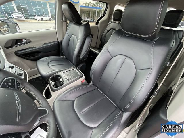 Used 2024 Chrysler Pacifica Touring-L image 15