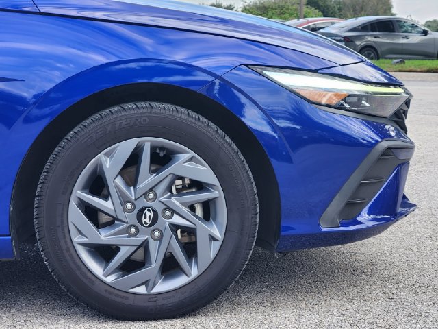 Used 2024 Hyundai Elantra Blue FWD image 9