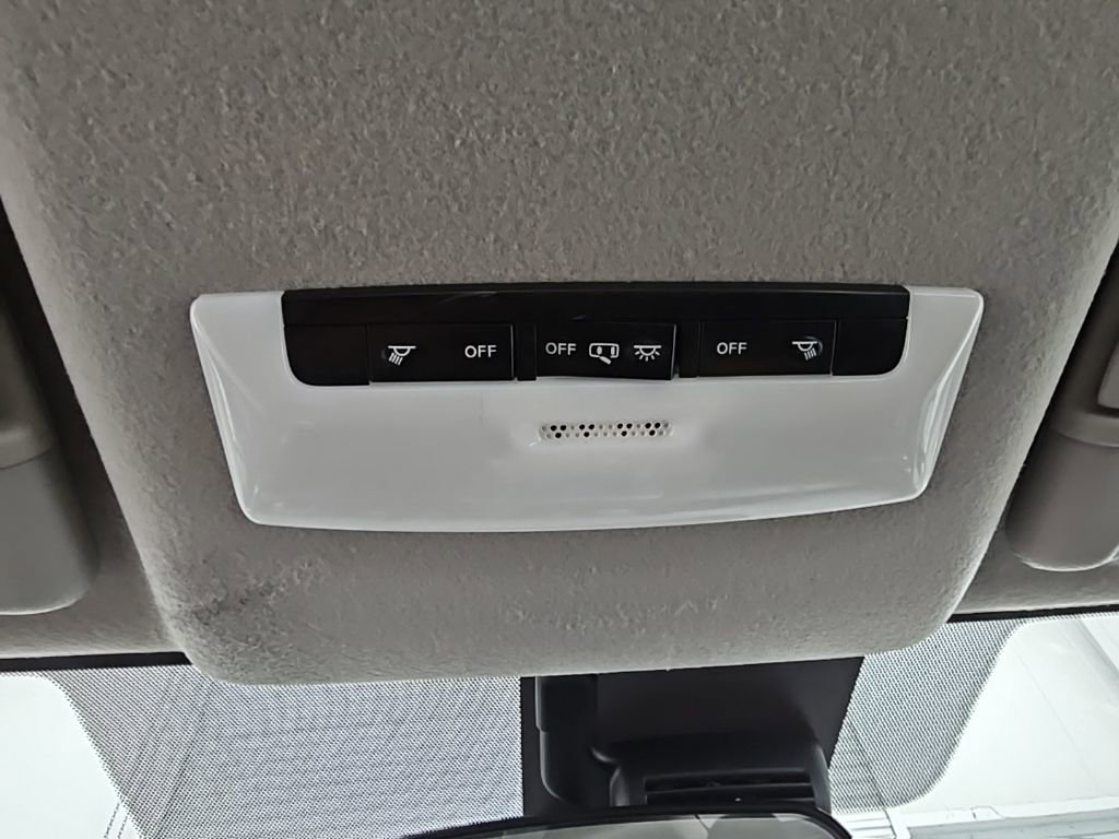 Used 2021 Nissan Versa SR w/ Convenience Package image 20