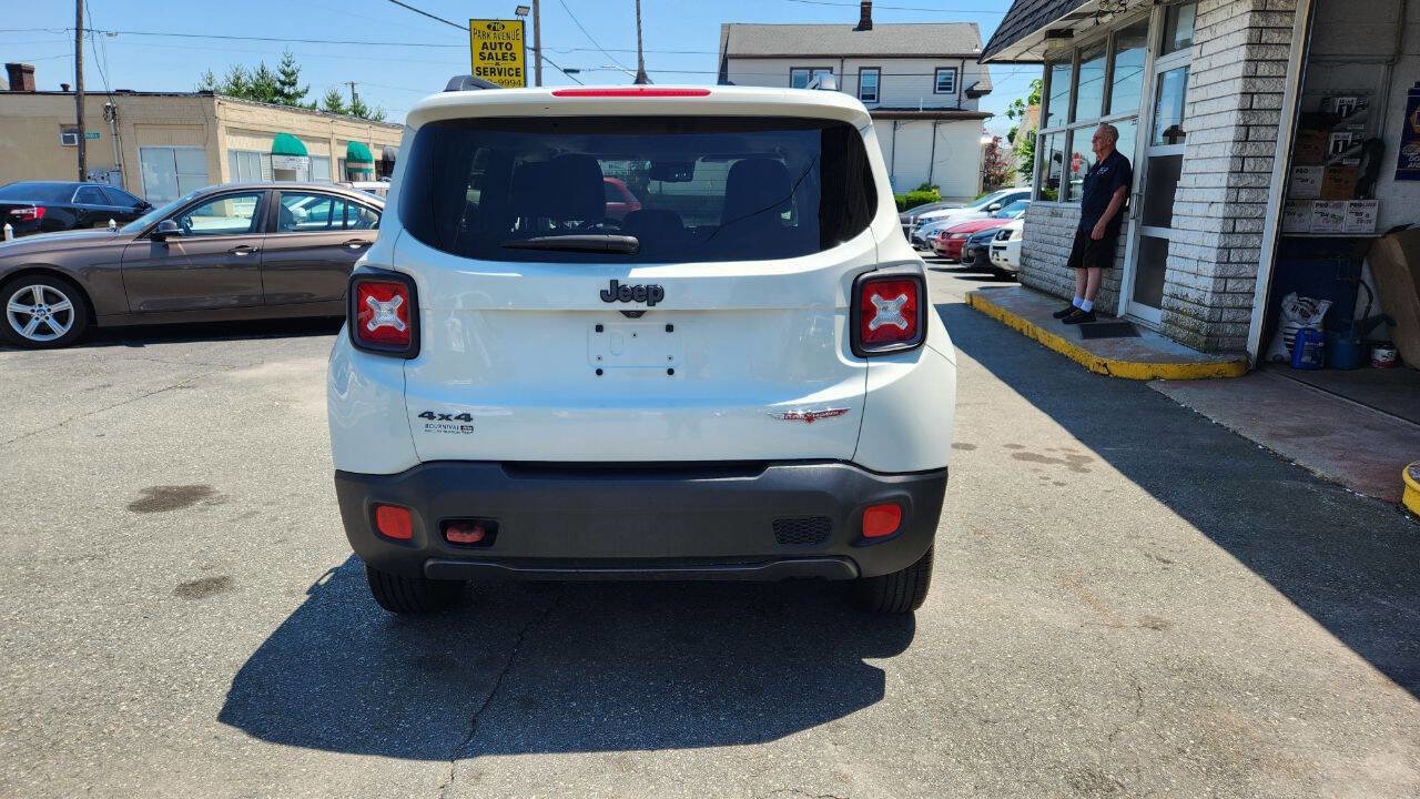 Used 2016 Jeep Renegade Trailhawk w/ Premium Trailhawk Package image 7