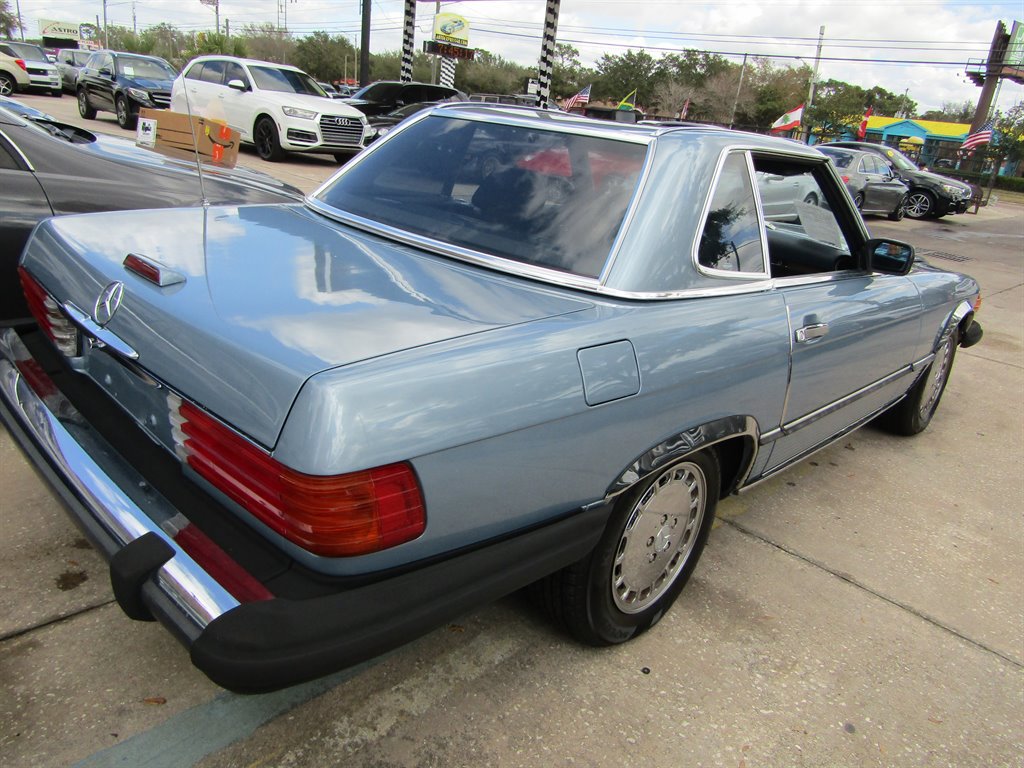 Used 1988 Mercedes-Benz 560 SL image 4