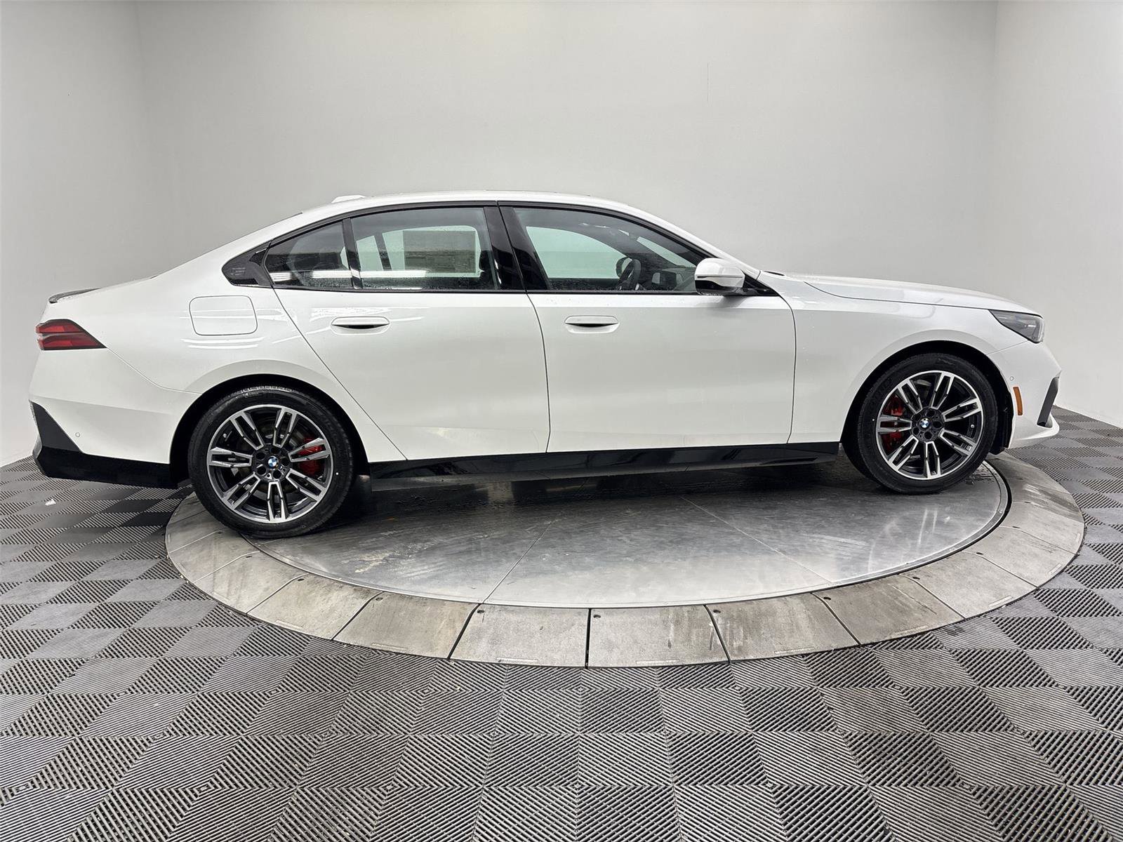 New 2026 BMW 530i xDrive w/ M Sport Package image 17