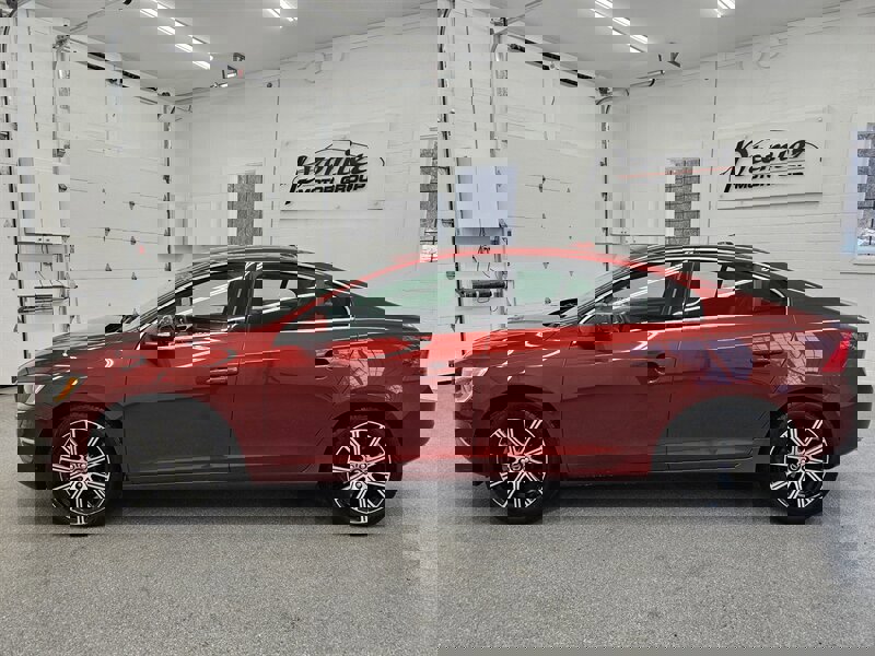 Used 2017 Volvo S60 T5 Inscription Platinum image 8