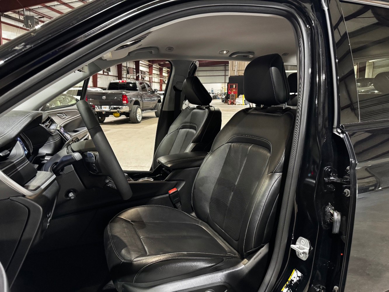 Used 2023 Jeep Grand Cherokee Limited w/ Luxury Tech Group II image 14