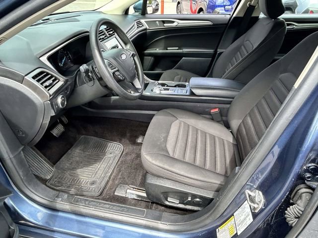 Used 2018 Ford Fusion SE w/ Fusion SE Technology Package image 12