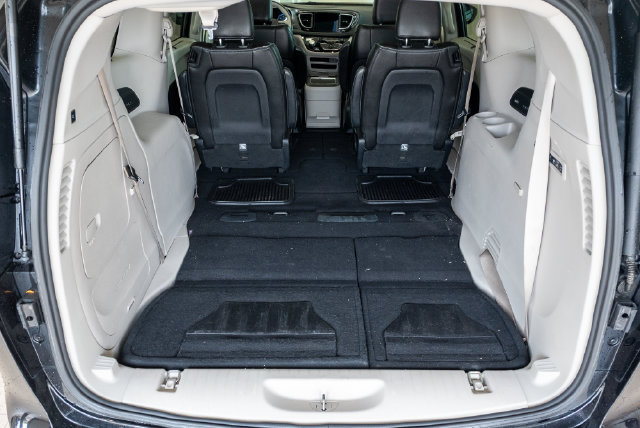 Used 2019 Chrysler Pacifica Limited FWD image 35