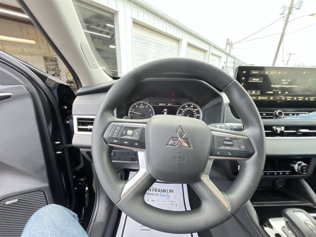 New 2026 Mitsubishi Outlander ES FWD image 14